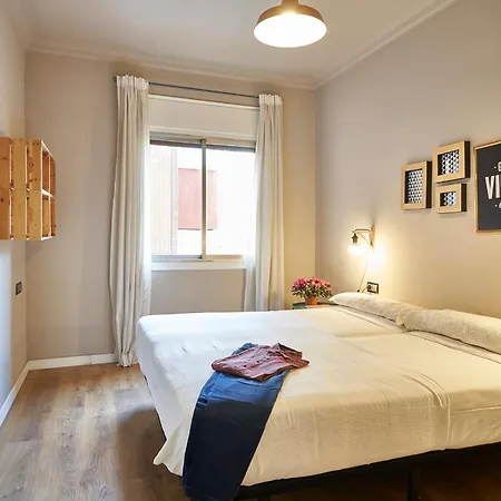 Spacious 3brapartment In Poblesec With Balcony Barcelone