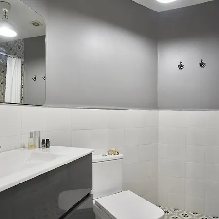 Spacious 3brapartment In Poblesec With Balcony Appartement Barcelone